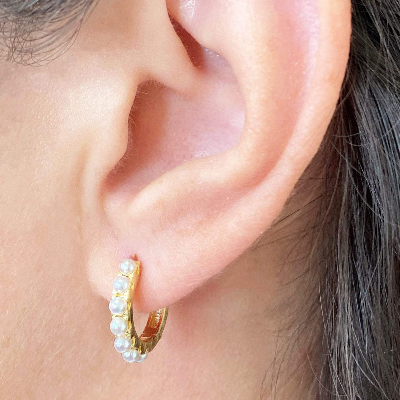 Boucles d'oreilles créoles Huggie en perles